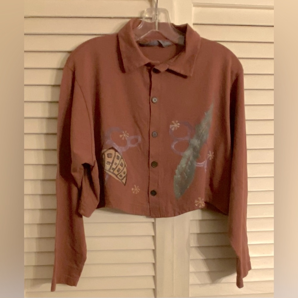 Blue Fish Cropped Long Sleeve Top w Art Depicting Leaves & Grubs